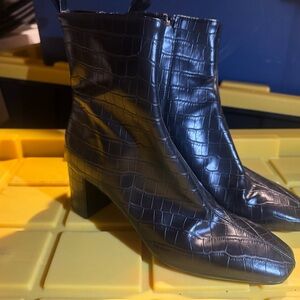 Elegant Black Croc-Embossed Ankle Boots
